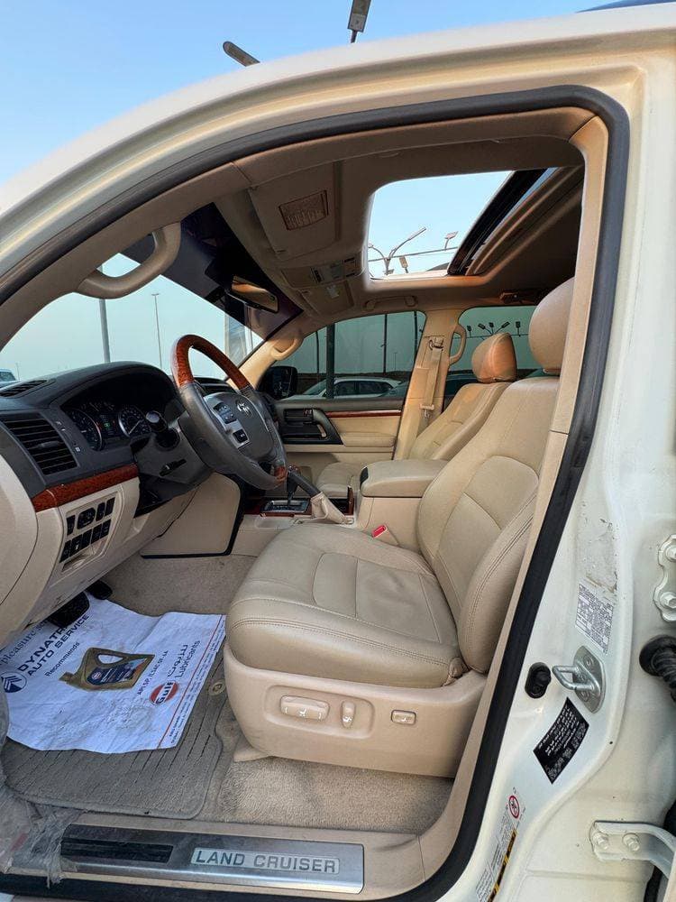 2012 Toyota Land Cruiser thumbnail 4