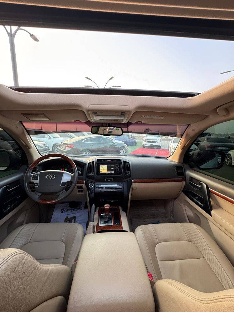 2012 Toyota Land Cruiser thumbnail 3