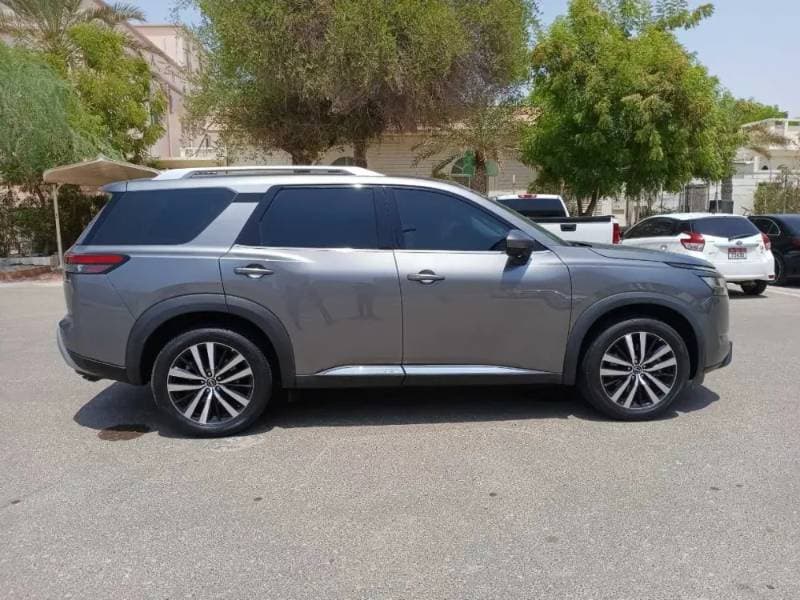 2024 Nissan Pathfinder thumbnail 4