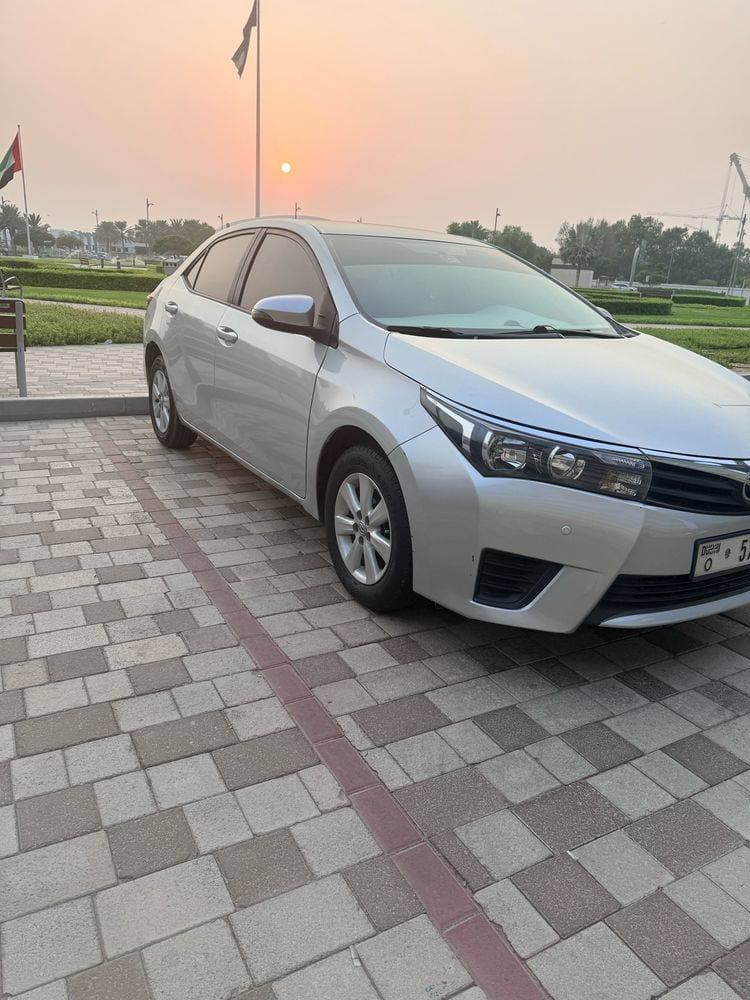 2015 Toyota Corolla thumbnail 2