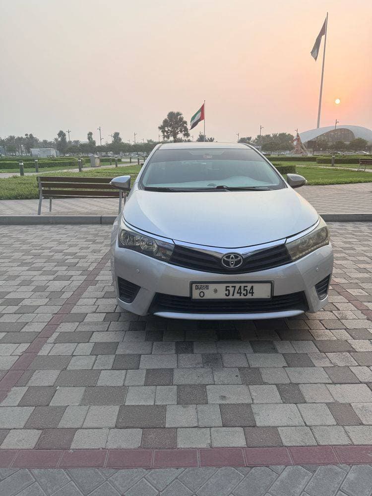 2015 Toyota Corolla thumbnail 3