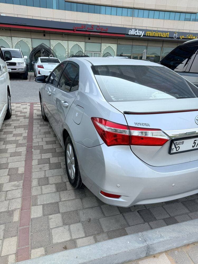 2015 Toyota Corolla thumbnail 5