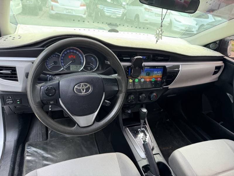 2015 Toyota Corolla thumbnail 8