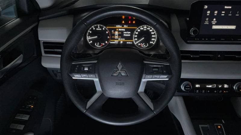 2025 Mitsubishi Outlander thumbnail 7
