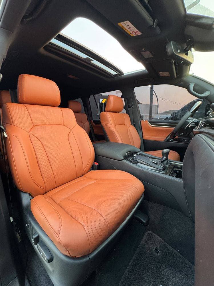 2017 Lexus LX 570 thumbnail 4