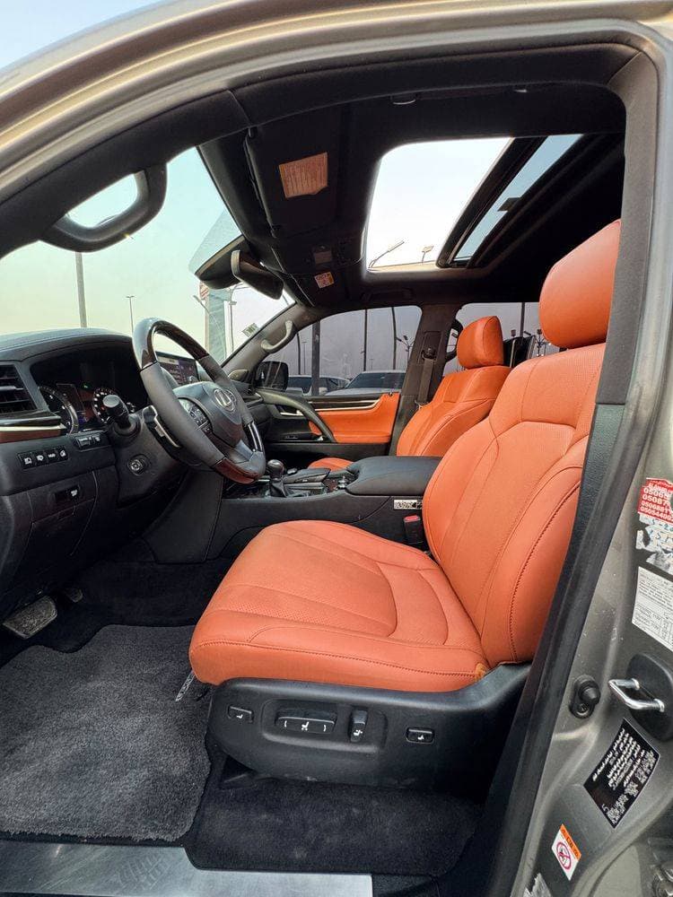 2017 Lexus LX 570 thumbnail 6