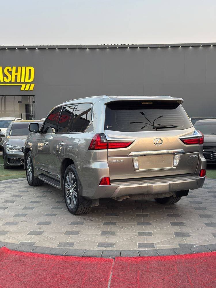 2017 Lexus LX 570 thumbnail 8