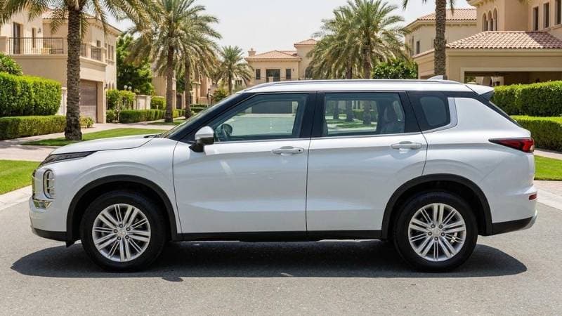 2025 Mitsubishi Outlander thumbnail 4