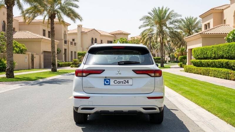 2025 Mitsubishi Outlander thumbnail 3