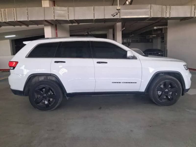 2018 Jeep Grand Cherokee thumbnail 3