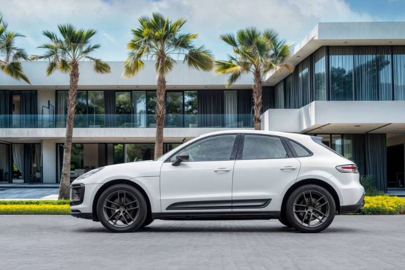 2022 Porsche Macan thumbnail 2