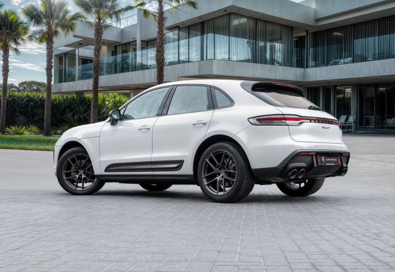 2022 Porsche Macan thumbnail 3