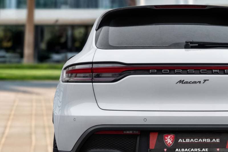 2022 Porsche Macan thumbnail 6