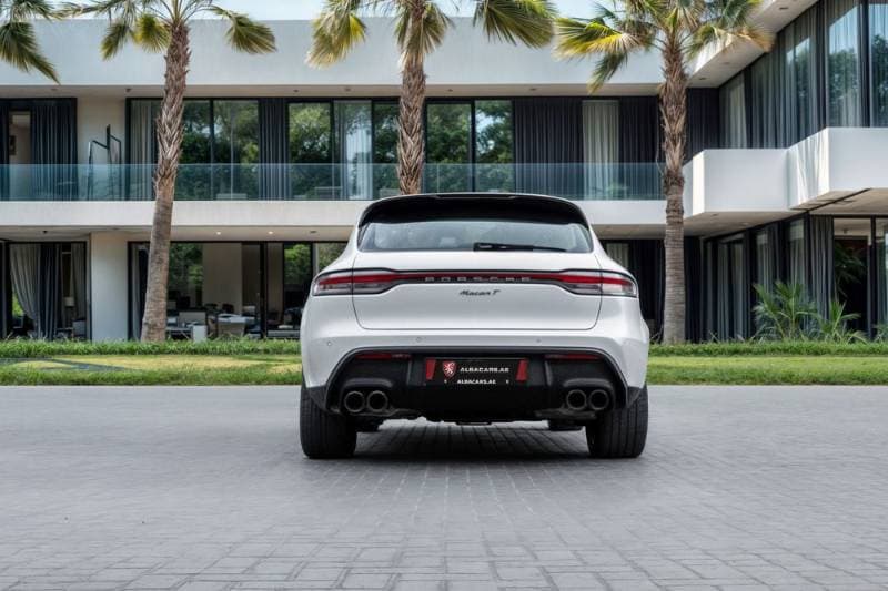2022 Porsche Macan thumbnail 5