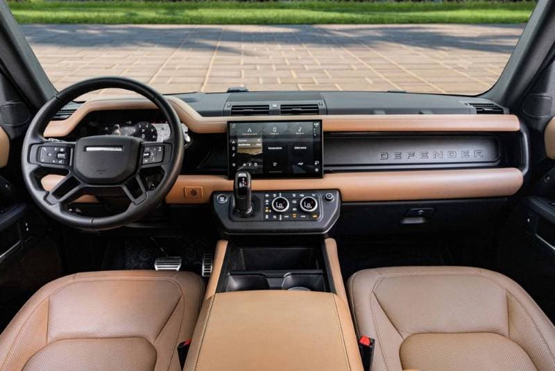 2025 Land Rover Defender thumbnail 8