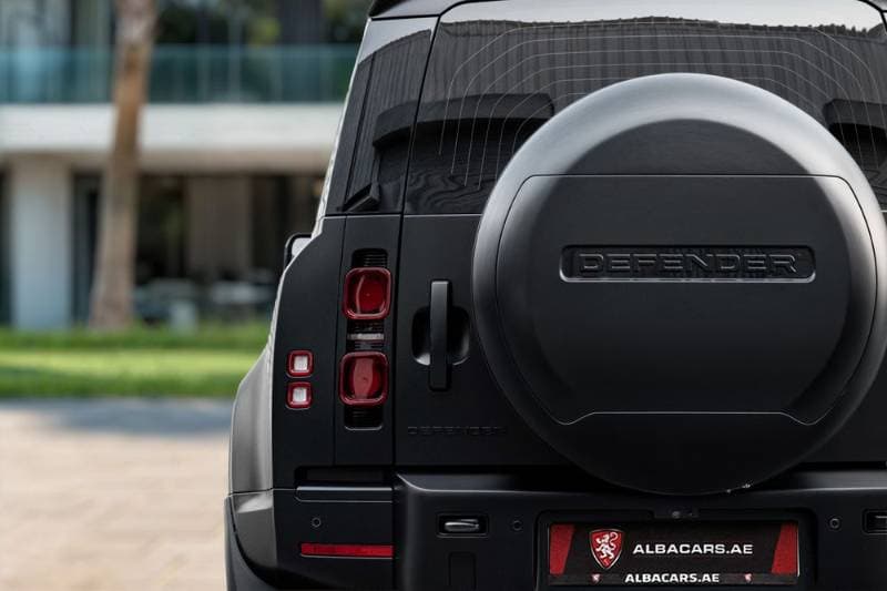 2025 Land Rover Defender thumbnail 6