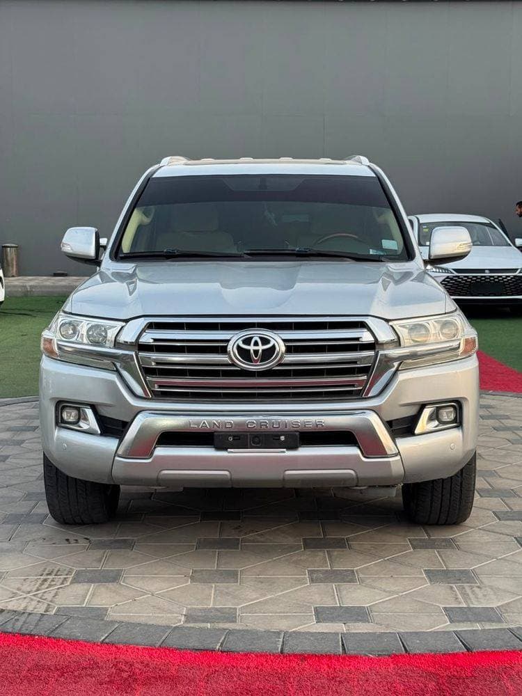 2017 Toyota Land Cruiser thumbnail 7