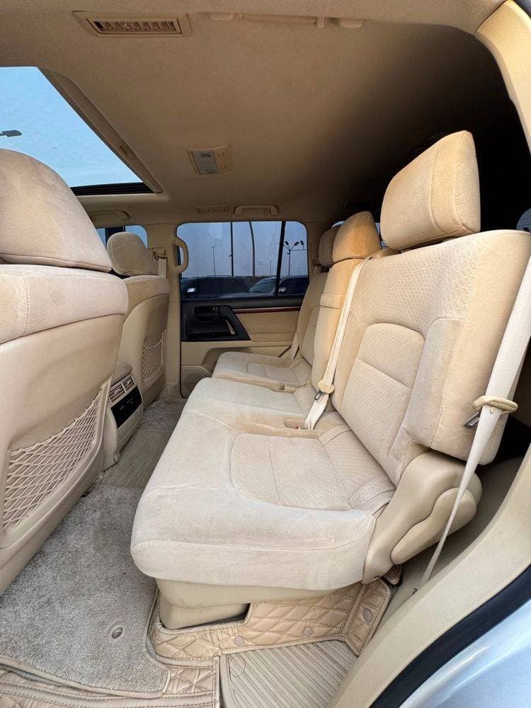 2017 Toyota Land Cruiser thumbnail 8