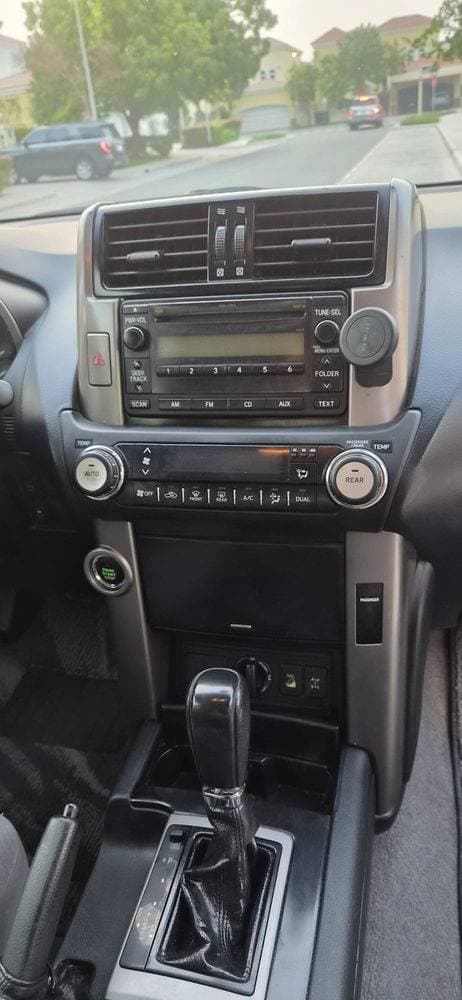 2010 Toyota Land Cruiser Prado thumbnail 3