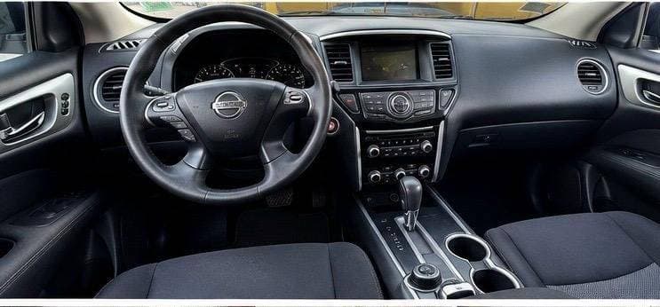 2017 Nissan Pathfinder thumbnail 3