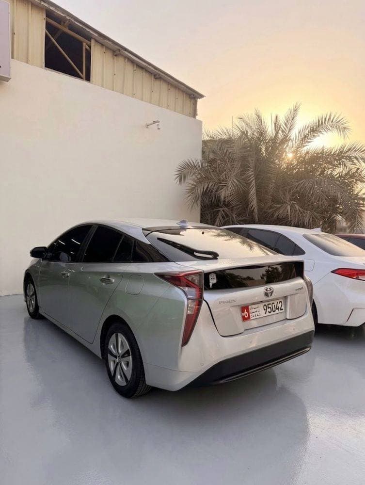 2018 Toyota Prius thumbnail 2