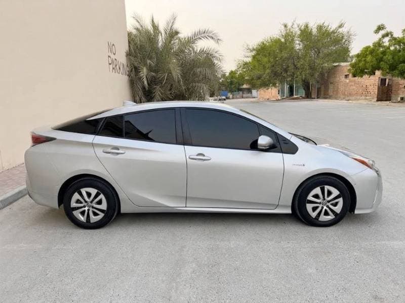 2018 Toyota Prius thumbnail 3