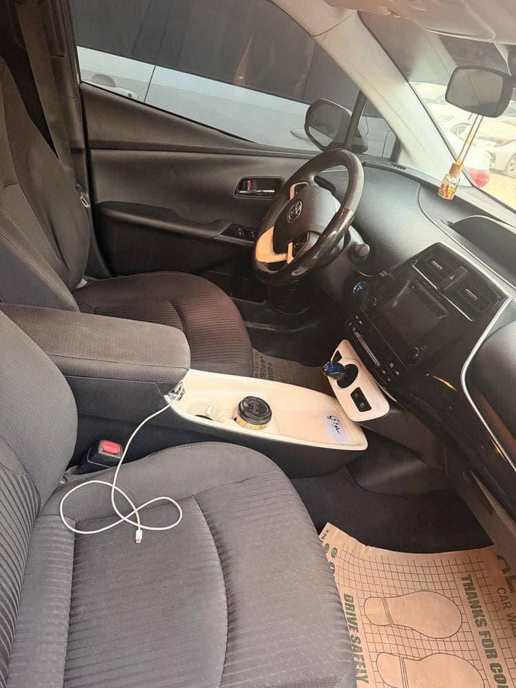 2018 Toyota Prius thumbnail 5
