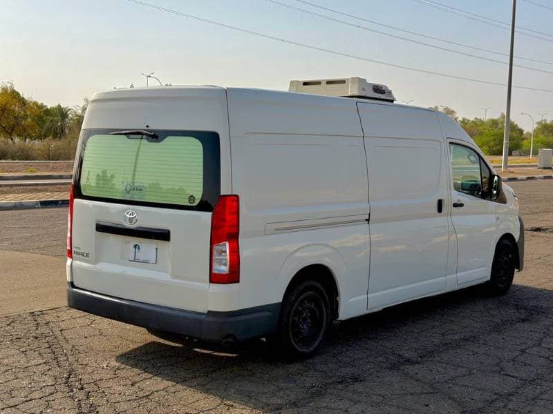 2020 Toyota Hiace thumbnail 4