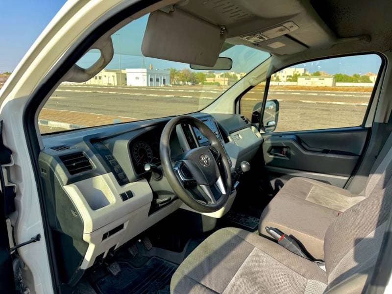 2020 Toyota Hiace thumbnail 3