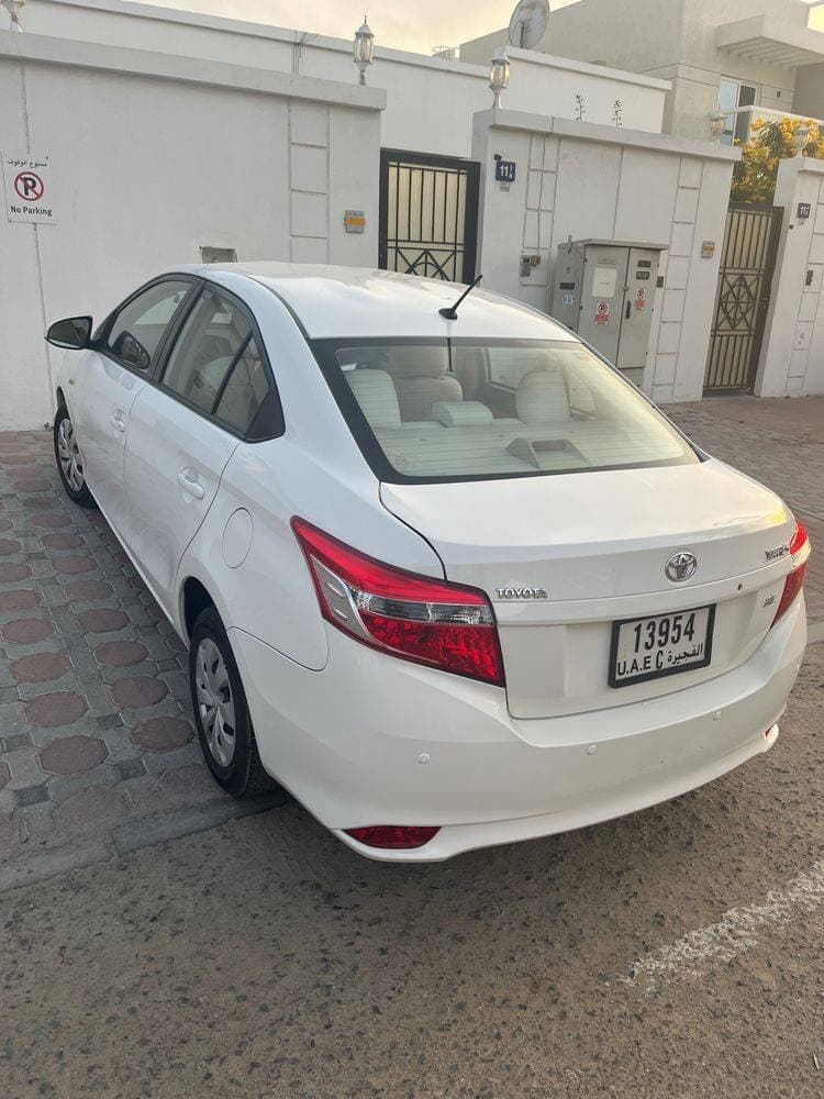2016 Toyota Yaris Sedan thumbnail 2