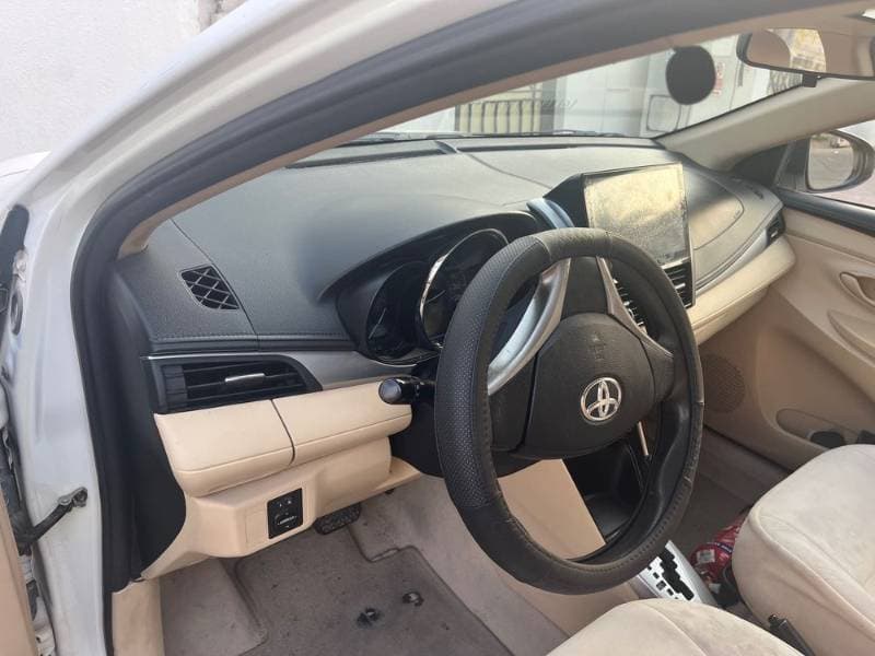 2016 Toyota Yaris Sedan thumbnail 3