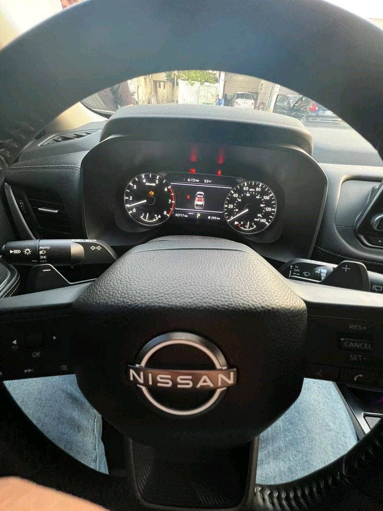 2025 Nissan Rogue thumbnail 5