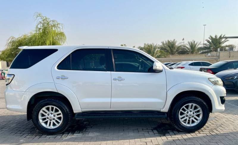 2015 Toyota Fortuner thumbnail 2
