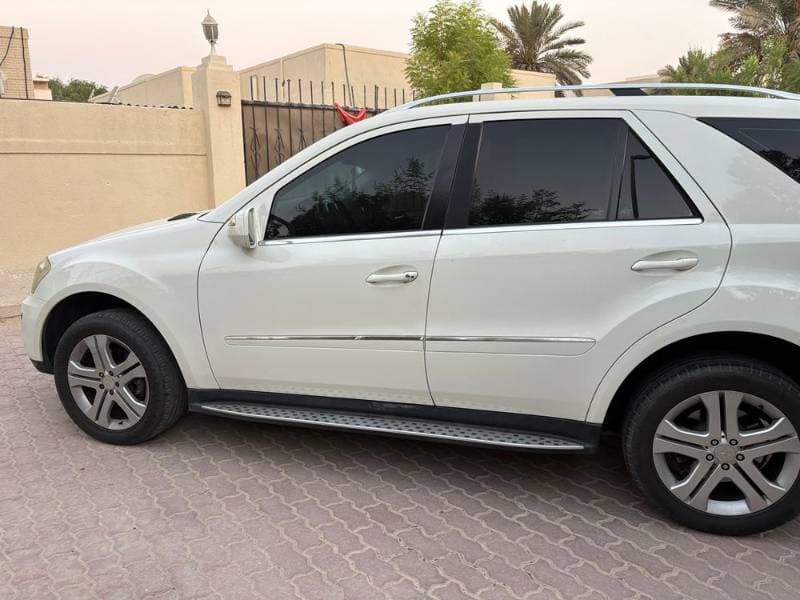 2009 Mercedes-Benz M-Class thumbnail 3