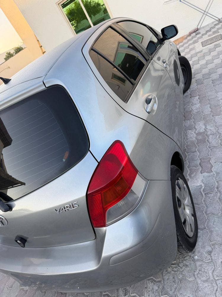 2010 Toyota Yaris Hatchback thumbnail 4