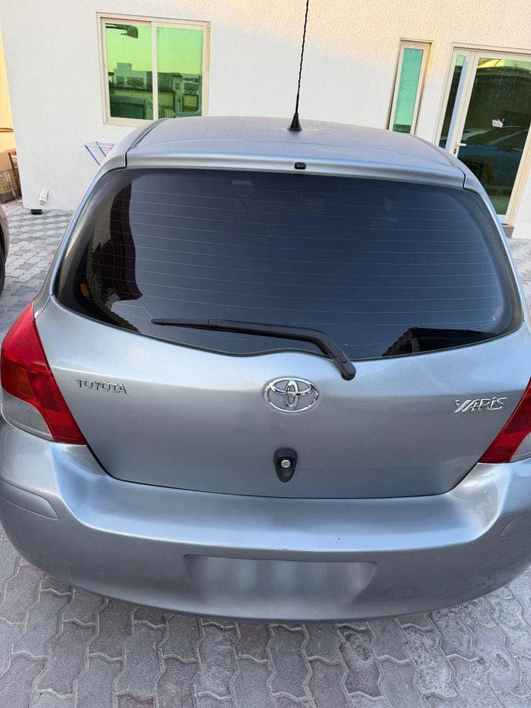 2010 Toyota Yaris Hatchback thumbnail 2