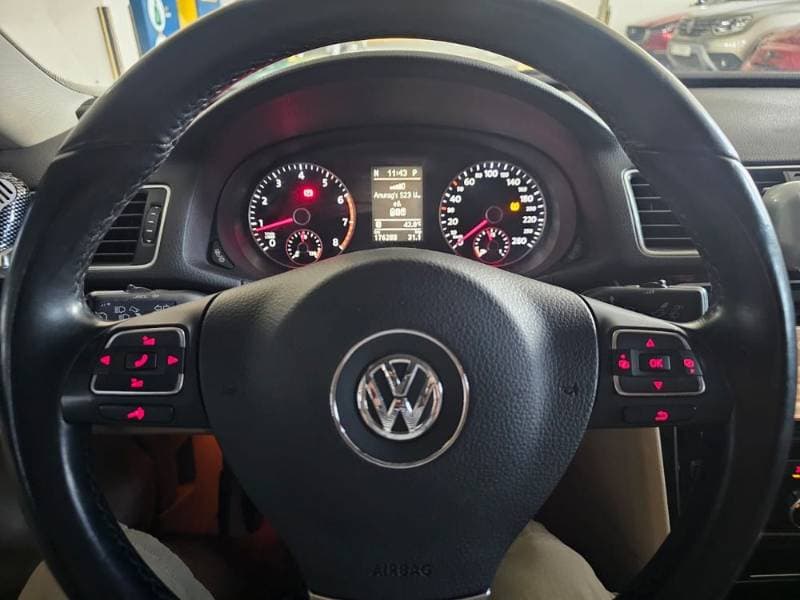 2015 Volkswagen Passat thumbnail 2