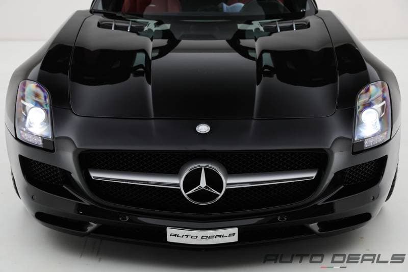 2012 Mercedes-Benz SLS AMG thumbnail 6