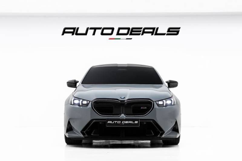 2025 BMW 5 Series thumbnail 5