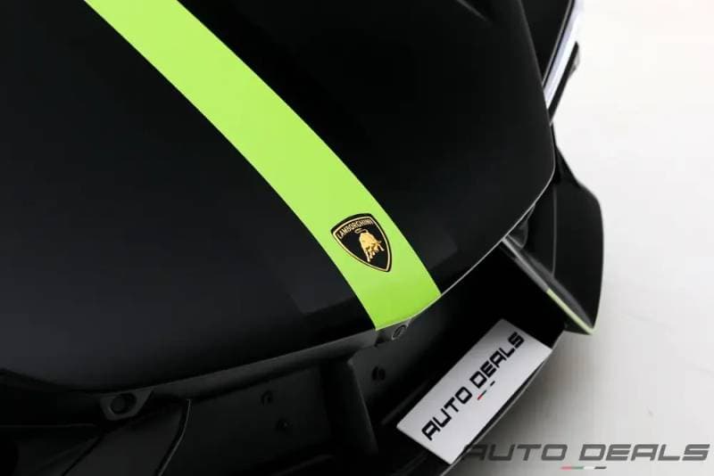 2025 Lamborghini Revuelto thumbnail 4