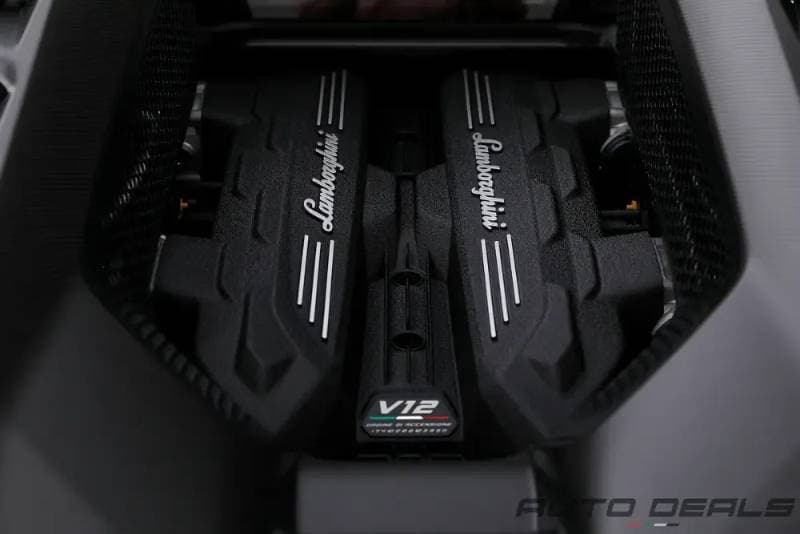 2025 Lamborghini Revuelto thumbnail 5