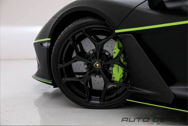 2025 Lamborghini Revuelto thumbnail 6
