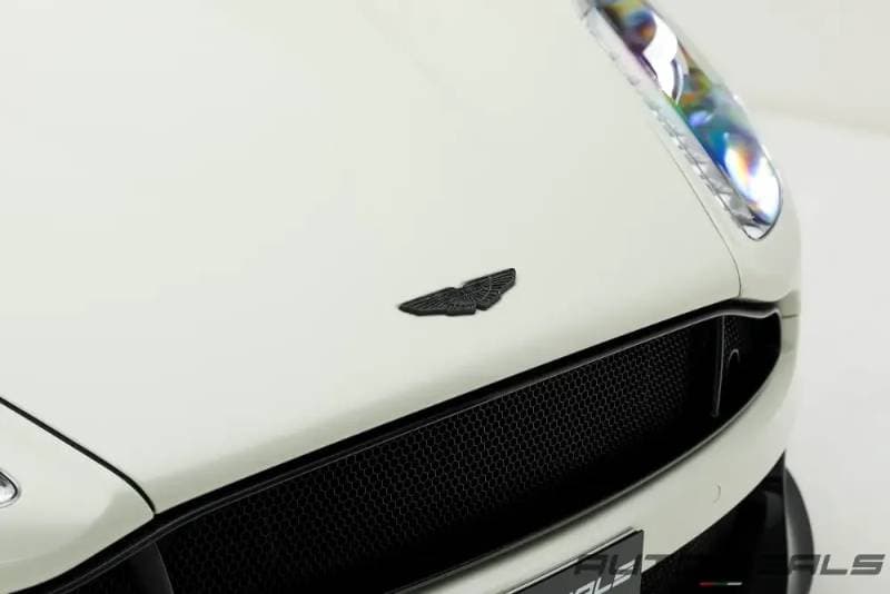 2018 Aston Martin Vanquish thumbnail 7