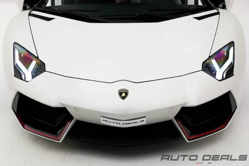 2016 Lamborghini Aventador thumbnail 6