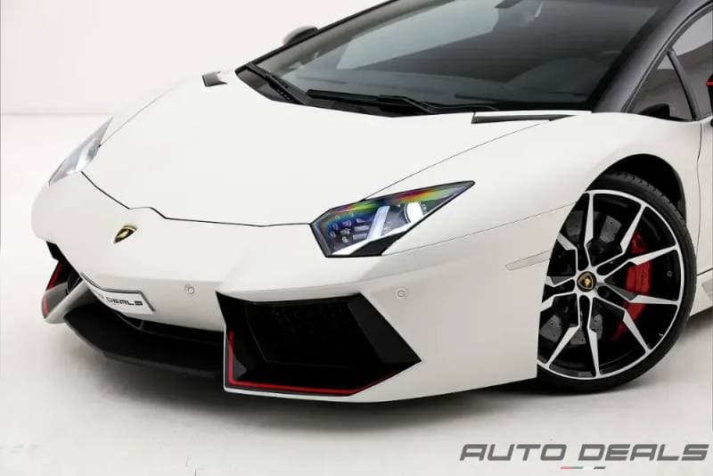 2016 Lamborghini Aventador thumbnail 8