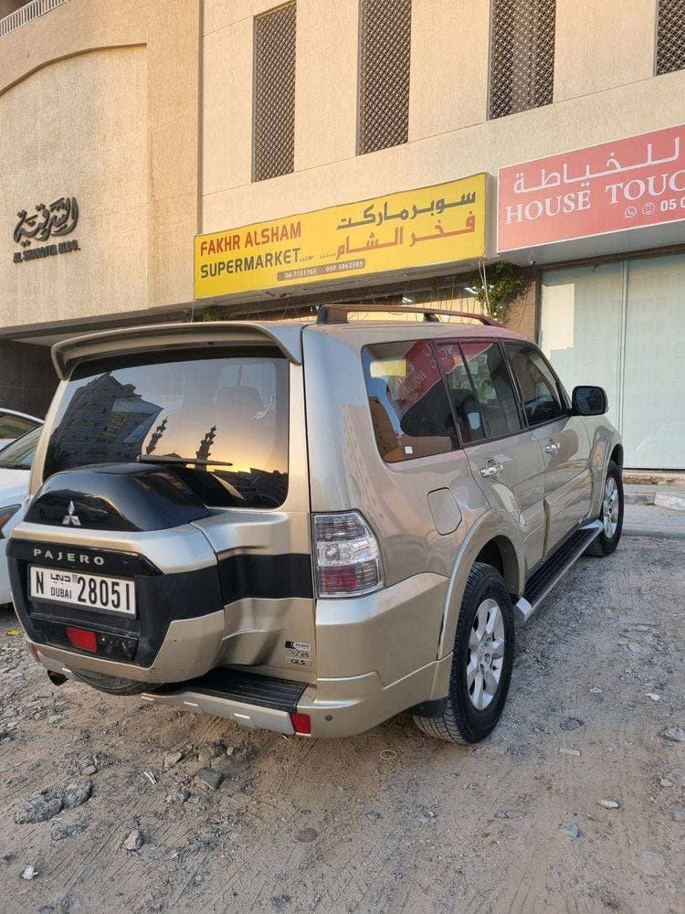 2016 Mitsubishi 4th Generation Pajero thumbnail 2