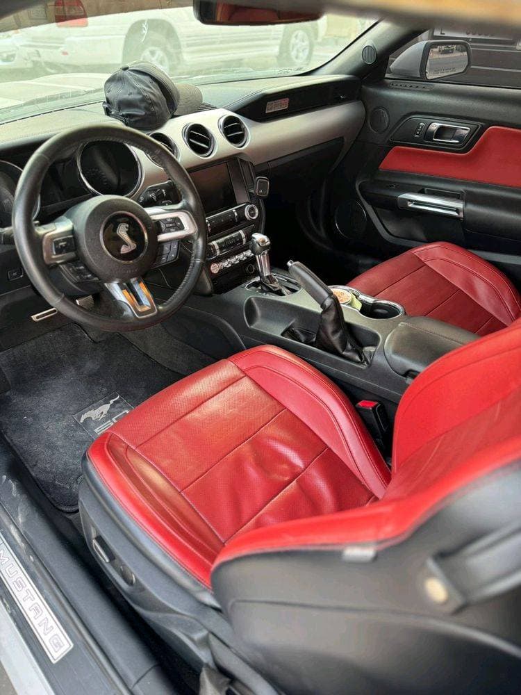 2015 Ford Mustang thumbnail 3