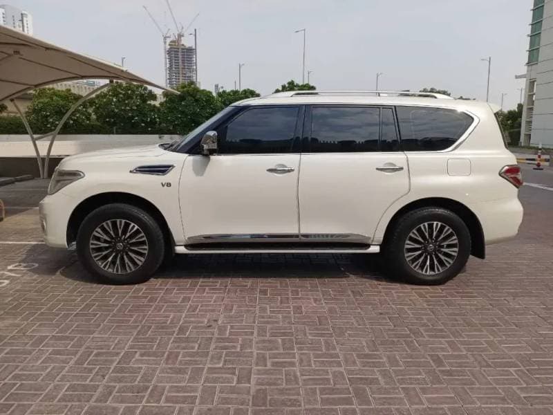2014 Nissan Patrol thumbnail 4
