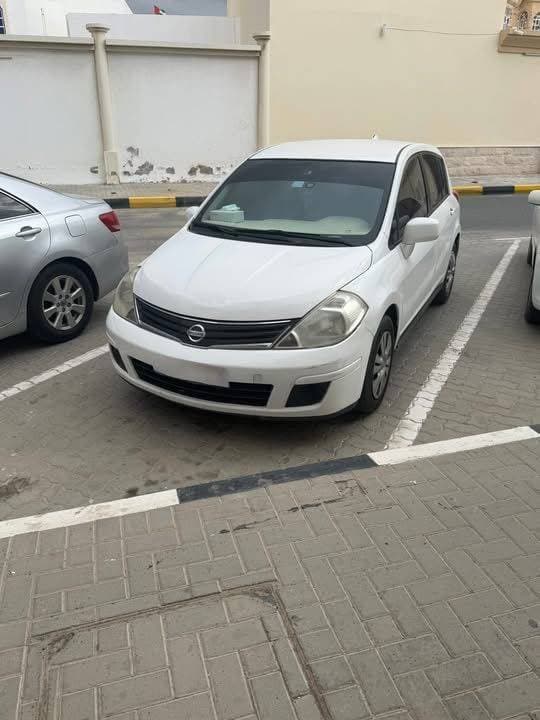 2012 Nissan Tiida thumbnail 2