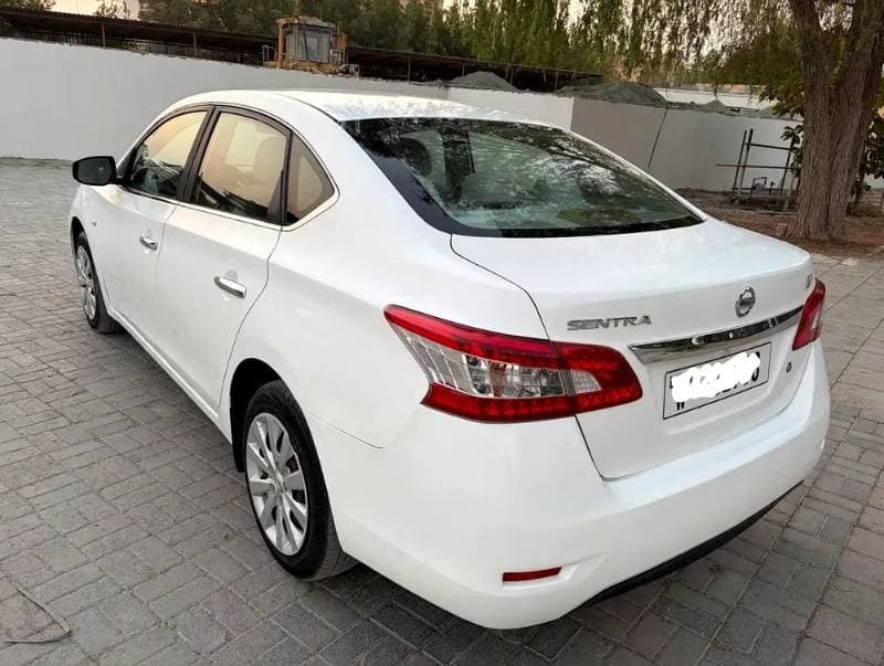 2017 Nissan Sentra thumbnail 5